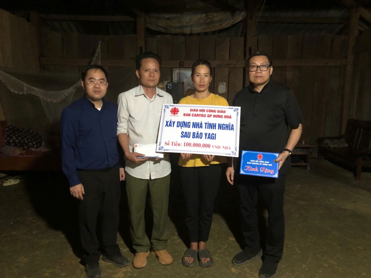 CHH hỗ trợ chi phí xây nhà cho gia đình chị Hoàng Thị Ghến, ngụ tại huyện Nà Hang, tỉnh Tuyên Quang