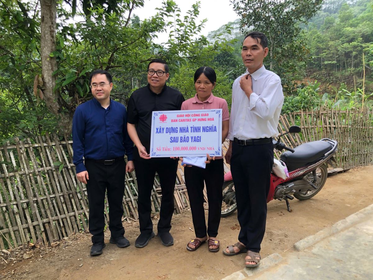 CHH hỗ trợ chi phí xây nhà cho gia đình chị Hà Thị Mưu, ngụ tại huyện Chiêm Hóa, tỉnh Tuyên Quang