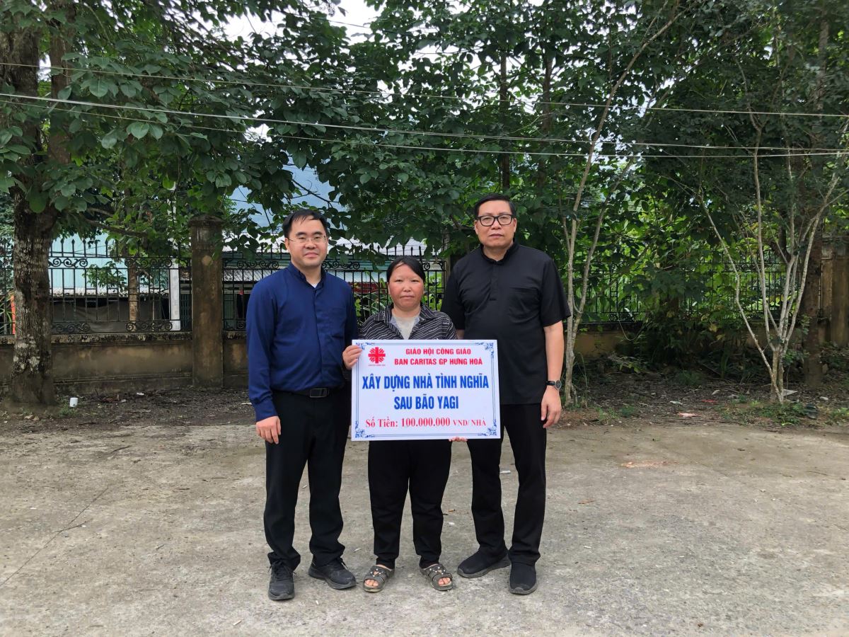 CHH hỗ trợ chi phí xây nhà cho gia đình chị Giàng Thị Say, ngụ tại huyện Lâm Bình, tỉnh Tuyên Quang