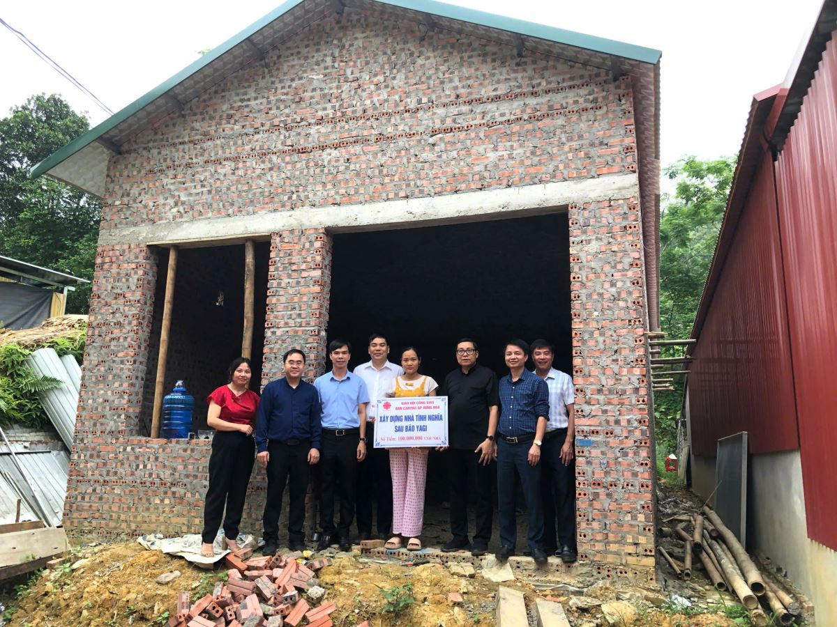 CHH hỗ trợ chi phí xây nhà cho gia đình anh , ngụ tại huyện Chiêm Hóa, tỉnh Tuyên Quang