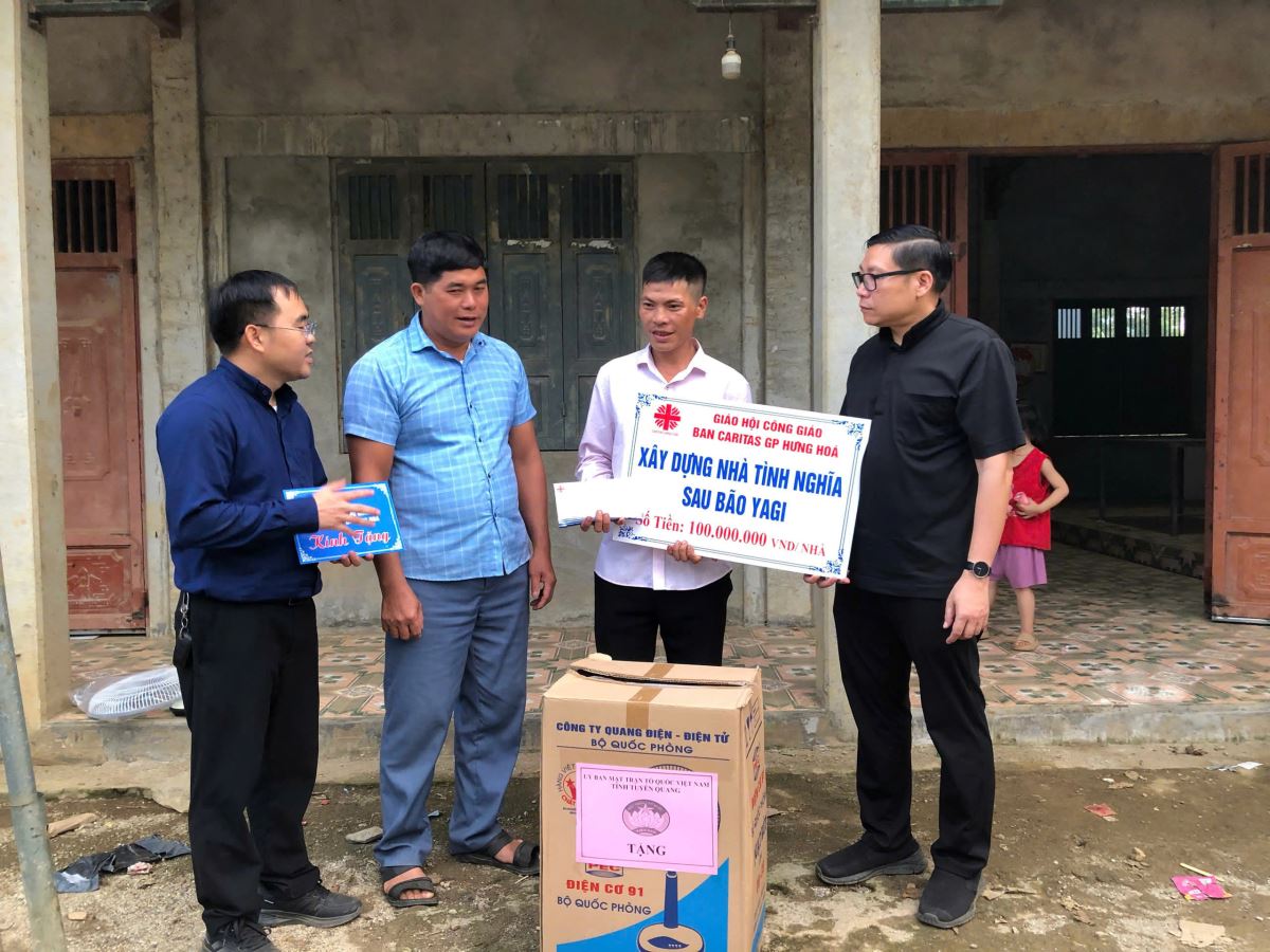 CHH hỗ trợ chi phí xây nhà cho gia đình em Bàn Càn Ngài, ngụ tại huyện Na Hang, tỉnh Tuyên Quang