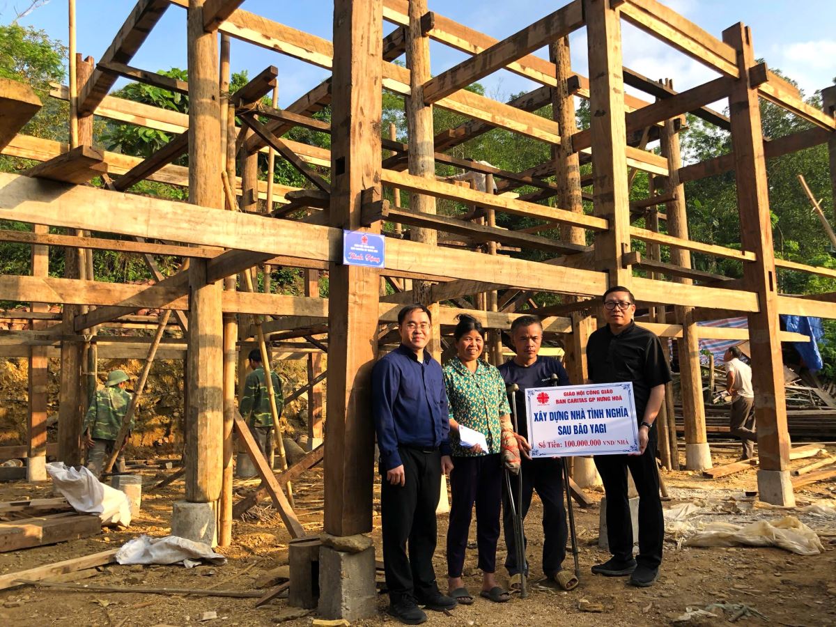 CHH hỗ trợ chi phí xây nhà cho gia đình anh Hoàng Văn Thi, ngụ tại huyện Nà Hang, tỉnh Tuyên Quang