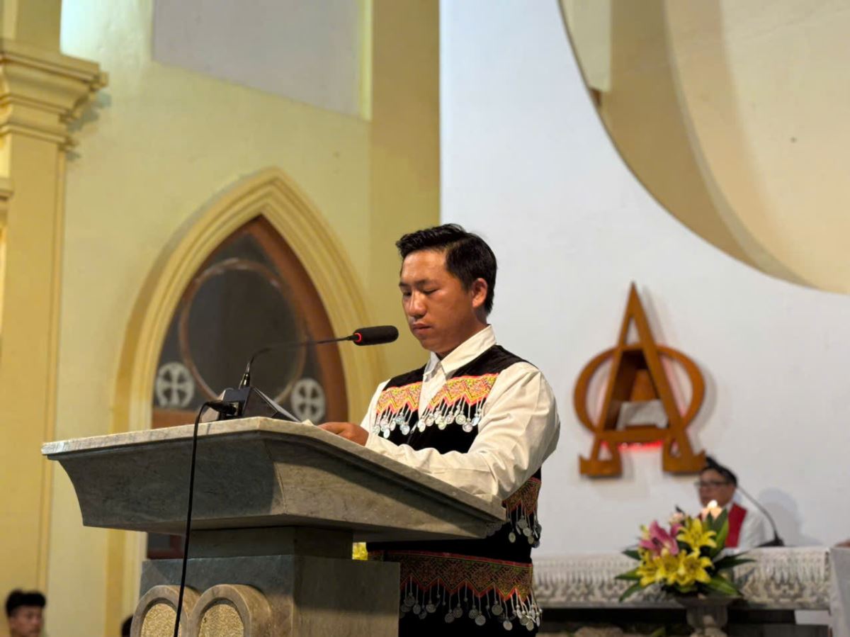 Giáo dân đọc Bài đọc trong Thánh lễ