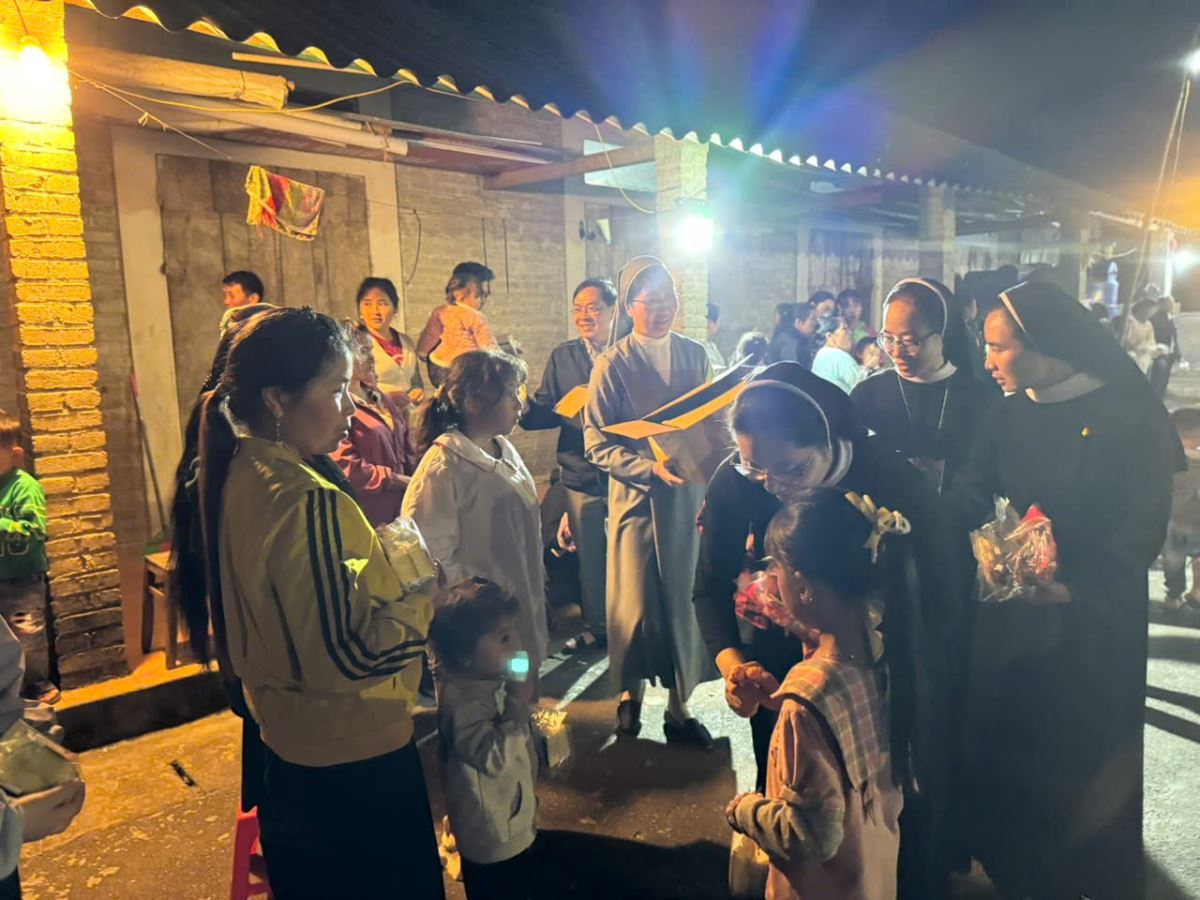 CGP trao quà cho các em thiếu nhi