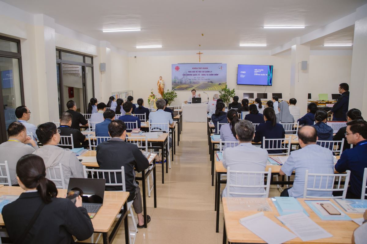 Cha GB. Vũ Văn Kiện khai mạc khóa Tập huấn