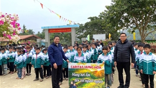 Hơi ấm tình người đến với học sinh vùng cao Tây Bắc