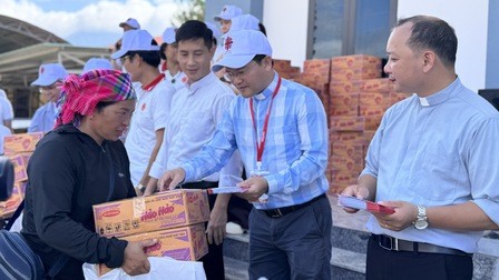Caritas Hà Nội sẻ chia với các gia đình bị ảnh hưởng bởi lũ quét tại Than Uyên, Lai Châu